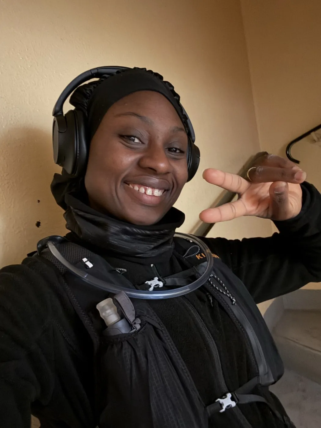 Fatoumata en sortie running par temps froid, équipée pour l'hiver